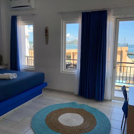 Blue Ocean Hotel Лабуан-Бахо Экстерьер фото