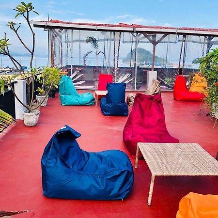 Blue Ocean Hotel Лабуан-Бахо Экстерьер фото